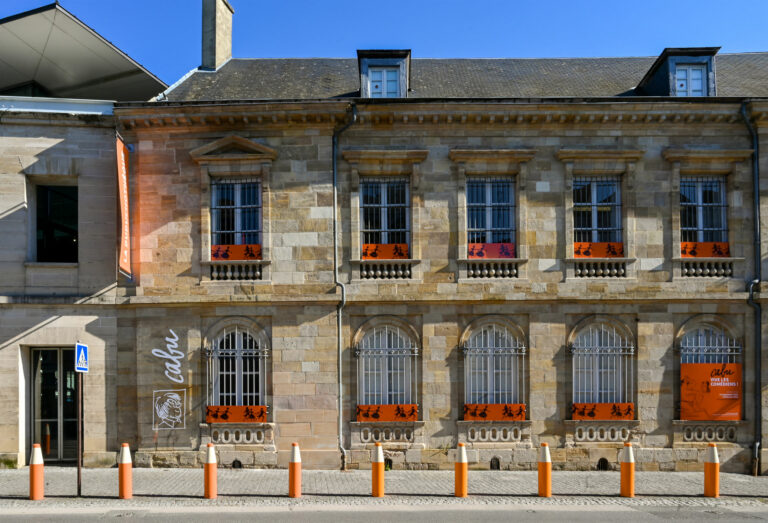 Le pays en actions – archives